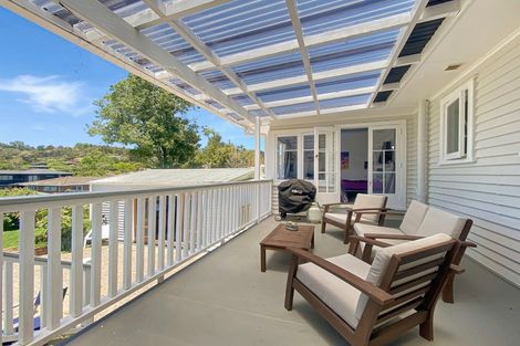Photo of property in 122 Atkinson Road, Titirangi, Auckland, 0604