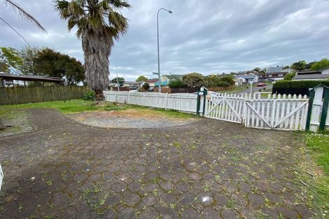 Photo of property in 129 Aviemore Drive, Highland Park, Auckland, 2010