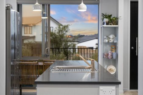 Photo of property in 11 Pakoro Close, Hobsonville, Auckland, 0618