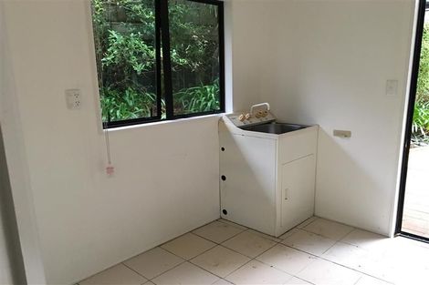 Photo of property in 2/5 Seaford Place, Murrays Bay, Auckland, 0630