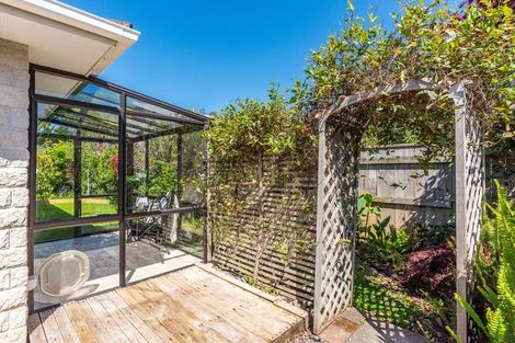 Photo of property in 29 Rosebank Grove, Waikanae, 5036