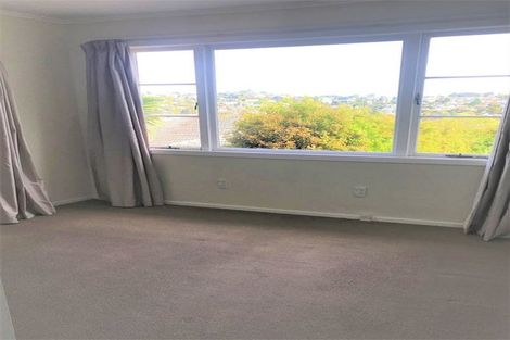 Photo of property in 76 Pupuke Road, Hillcrest, Auckland, 0627