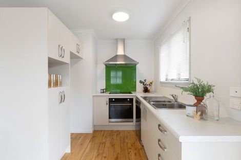 Photo of property in 27 Collins Road, Melville, Hamilton, 3206