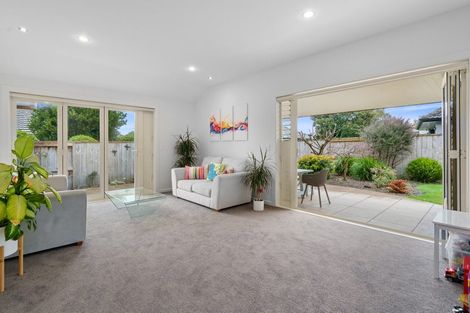 Photo of property in 7 Norfolk Drive, Cambridge, 3434