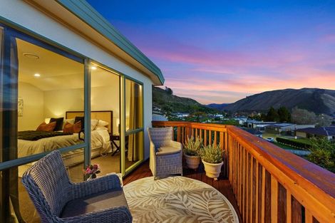 Photo of property in 56 Kakariki Grove, Waikanae, 5036