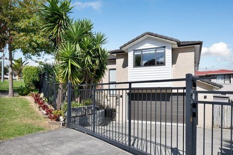Photo of property in 2 Bangla Place, Massey, Auckland, 0614