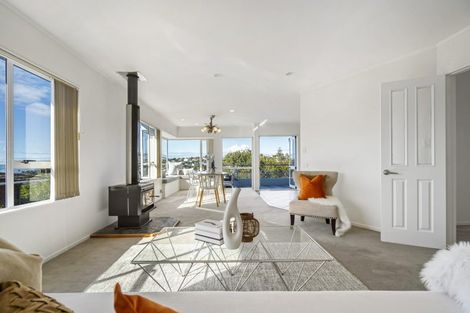 Photo of property in 23 Kiteroa Terrace, Rothesay Bay, Auckland, 0630