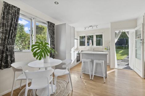 Photo of property in 2 Seine Road, Forrest Hill, Auckland, 0620
