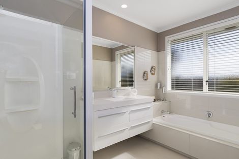 Photo of property in 2 Kakapo Place, Pyes Pa, Tauranga, 3112