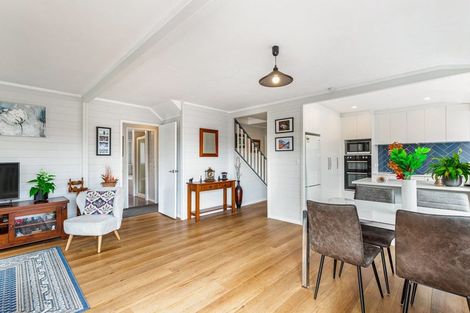 Photo of property in 2/12 Ballini Rise, West Harbour, Auckland, 0618