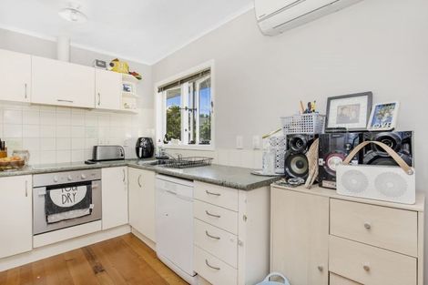 Photo of property in 88 Kervil Avenue, Te Atatu Peninsula, Auckland, 0610