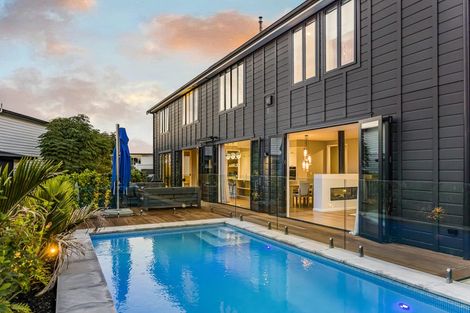 Photo of property in 11 Sharon Road, Waiake, Auckland, 0630