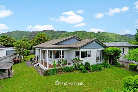 Photo of property in 7 Delaware Grove, Totara Park, Upper Hutt, 5018
