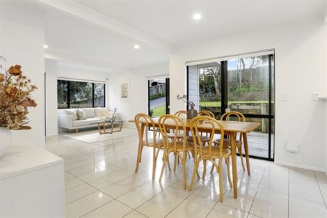 Photo of property in 1/61 Pupuke Road, Birkenhead, Auckland, 0627