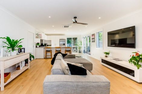 Photo of property in 84 Mazengarb Road, Paraparaumu Beach, Paraparaumu, 5032