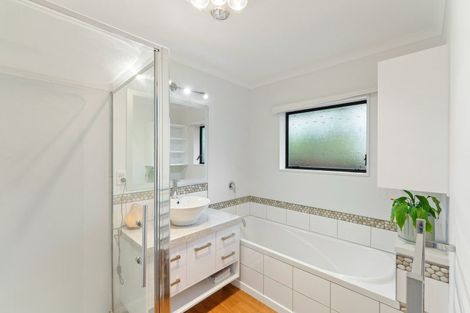 Photo of property in 5 Oakwood Grove, Paraparaumu Beach, Paraparaumu, 5032