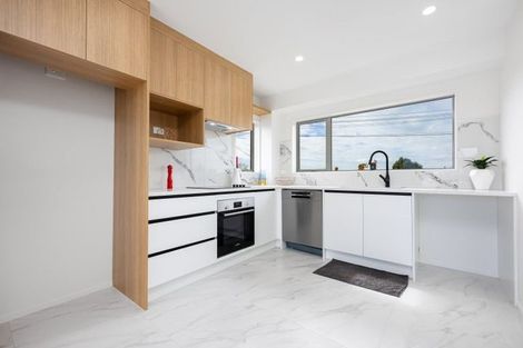 Photo of property in 298f Sunset Road, Windsor Park, Auckland, 0632