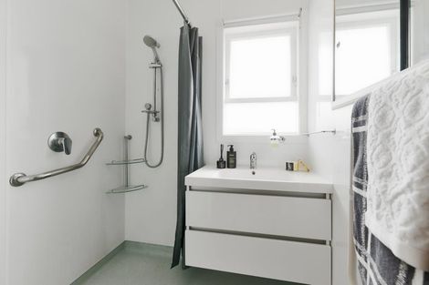 Photo of property in 23a Hereford Street, Te Atatu Peninsula, Auckland, 0610