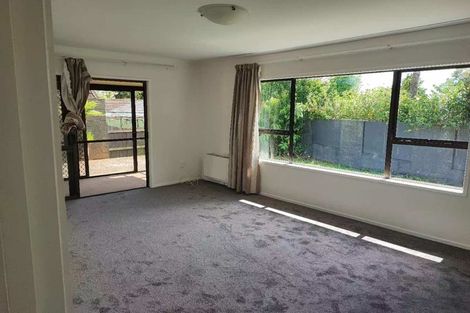 Photo of property in 2/24 Frank Evans Place, Henderson, Auckland, 0610