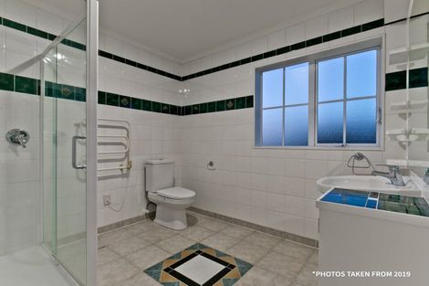 Photo of property in 18 Mansion Court, West Harbour, Auckland, 0618