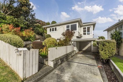 Photo of property in 4 Mana View Road, Paremata, Porirua, 5026