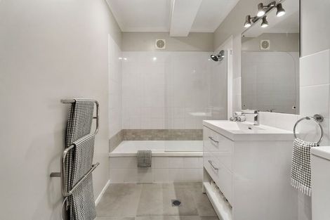 Photo of property in 2/22 Roseberry Avenue, Birkenhead, Auckland, 0626