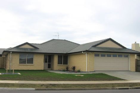 Photo of property in 4 Cyril French Drive, Flat Bush, Auckland, 2016