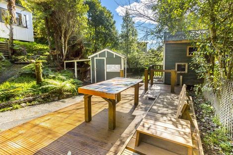 Photo of property in 126 Pinehaven Road, Pinehaven, Upper Hutt, 5019