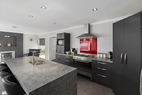 Photo of property in 7 Galea Grove, Kelvin Grove, Palmerston North, 4414