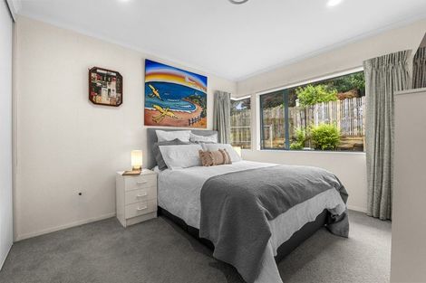 Photo of property in 16 Sherwood Grove, Northcross, Auckland, 0630