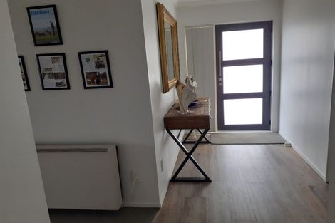 Photo of property in 12 Shelter Grove, Frankleigh Park, New Plymouth, 4310