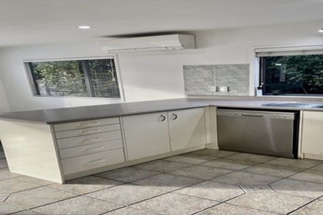 Photo of property in 2/90 Pupuke Road, Hillcrest, Auckland, 0627