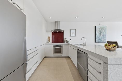 Photo of property in 72 Devonport Road, Tauranga, 3110