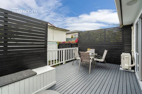 Photo of property in 3a/2 Kirrie Avenue, Te Atatu South, Auckland, 0610