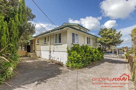 Photo of property in 537 Glenfield Road, Glenfield, Auckland, 0629