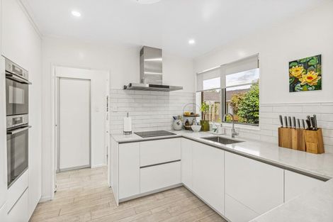 Photo of property in 2 Rewarewa Crescent, Waikanae, 5036