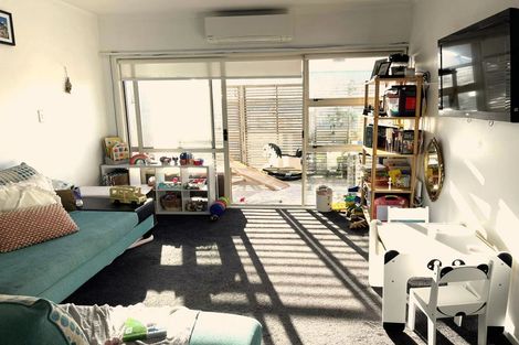 Photo of property in 201u3 Derwent Street, Island Bay, Wellington, 6023