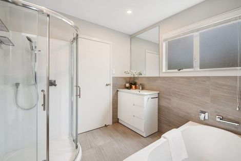 Photo of property in 2/16 Ellice Road, Totara Vale, Auckland, 0629