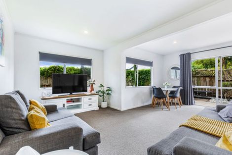 Photo of property in 41 Colwill Road, Massey, Auckland, 0614