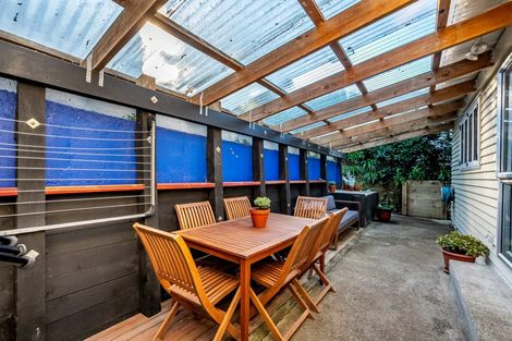 Photo of property in 142 Severn Street, Island Bay, Wellington, 6023