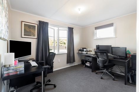 Photo of property in 15 Sinclair Avenue, Highbury, Palmerston North, 4412