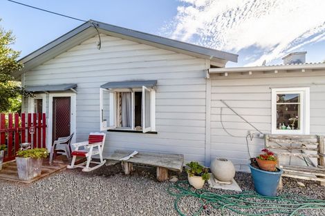 Photo of property in 8a Shanly Street, Waipawa, 4210