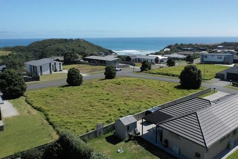 Photo of property in 2 Pipi Place, Baylys Beach, 0377
