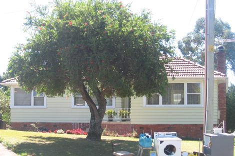 Photo of property in 4 Maunder Place, New Lynn, Auckland, 0600