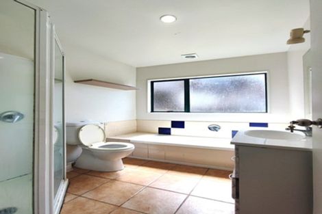 Photo of property in 631a Glenfield Road, Totara Vale, Auckland, 0629