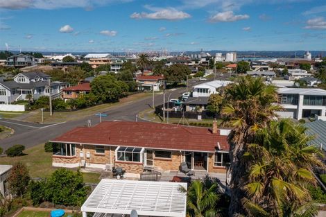 Photo of property in 35 Muricata Avenue, Mount Maunganui, 3116