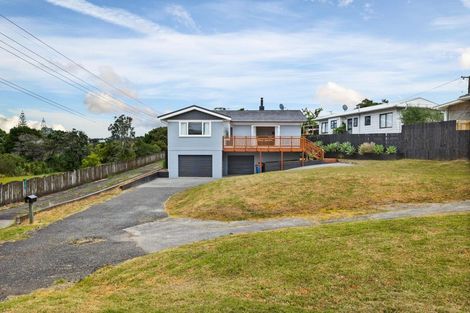 Photo of property in 15 Matipo Road, Te Atatu Peninsula, Auckland, 0610