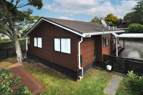 Photo of property in 109 Don Buck Road, Massey, Auckland, 0614