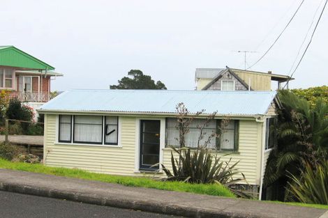 Photo of property in 37 Makiri Street, Helensville, 0800