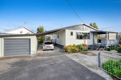 Photo of property in 6 Parakai Avenue, Parakai, 0830